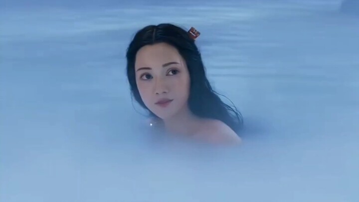 A hairpin killed Queen Jiang and the real Su Daji, the nine-tailed fox took her place.