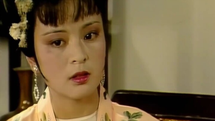 The Nan'an Concubine wanted to adopt Xichun as her adopted daughter, and Xichun burst into tears