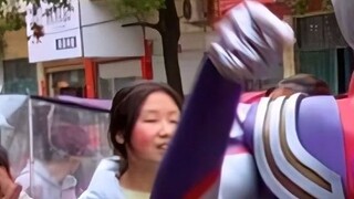 Khi tôi trở thành Tiga và đi đón cháu gái