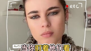 [Tình yêu và sự ngạc nhiên] Khi bạn nhìn chằm chằm vào họ