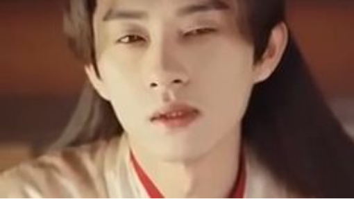 การเดินทางข้ามเวลาเพื่อเป็นองค์รัชทายาทพร้อมระบบการแสดง ยิ่ง บ้า ยิ่งแกร่ง ทำให้พระราชบิดาปวดหัว