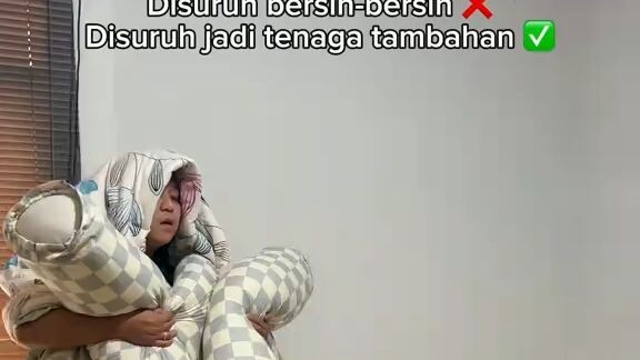 Daripada disuruh bersih-bersih tapi nggak bersih, mending jadi tenaga tambahan aja 😭