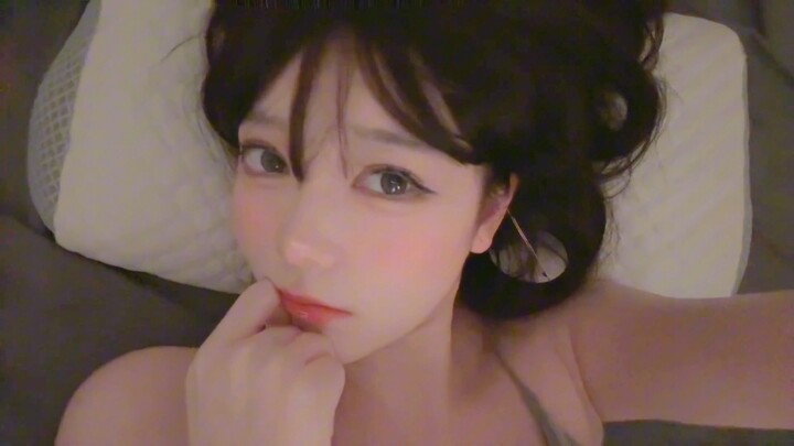 ยิ้มให้ใครก็แปลว่าชอบคนนั้นแหละ