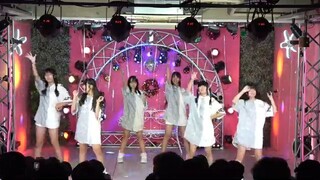 柵をすり抜けてもっとスカートをひらりさせて余裕で飛び回ってみせるの
