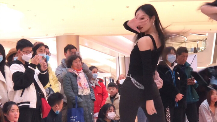 Lời bài hát khá buồn/nhưng điệu nhảy thì rất đẹp!! "Step Back" Lưu Vĩ lưu giữ lại chút gì đó cho tuổ