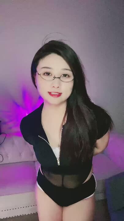 温柔姐姐连体衣超短裤 后退1