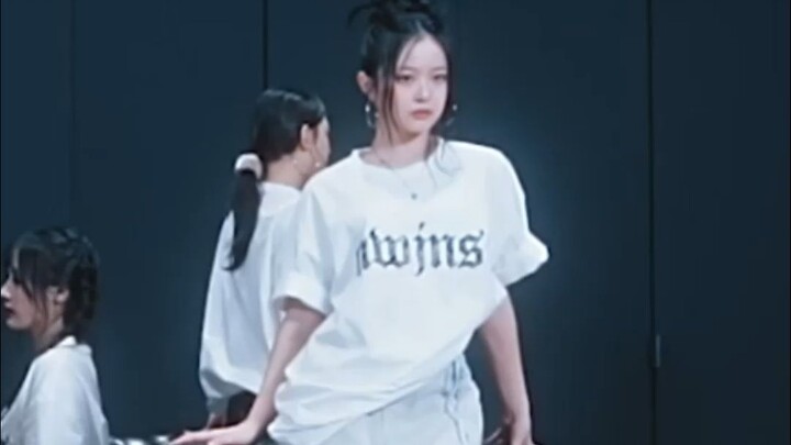 【ni ตัดเองครั้งแรก focus】ฮันนี่จะเต้นแค่ฮิปฮอปเหรอ? ไม่มีทาง(●'◡'●) | สตูดิโอฝึกซ้อม Right Now HANNI