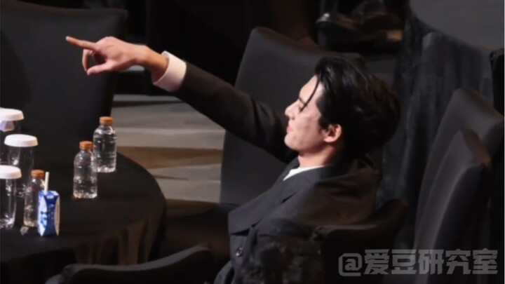 หวังเฮ่อตี้—จอมโหดทางสังคมตัวจริงแห่งวงการบันเทิงจีน