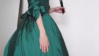 Of course redheads can wear green too!