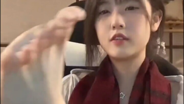 【พี่งู】พี่งู: “ถ้าฉันแต่งงาน เธอจะให้เงินแสดงความยินดีมั้ย?” “มาดูถุงเท้ากันหน่อย”