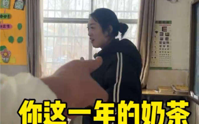 Dạy thể dục cho trẻ em thì tuyệt đối không được “ốm”! Thầy cô thể dục như thế này, bạn đã yêu chưa?