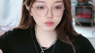 刘飞儿走在街上太吓人了，连条狗都会回头看她，深子姐锐评