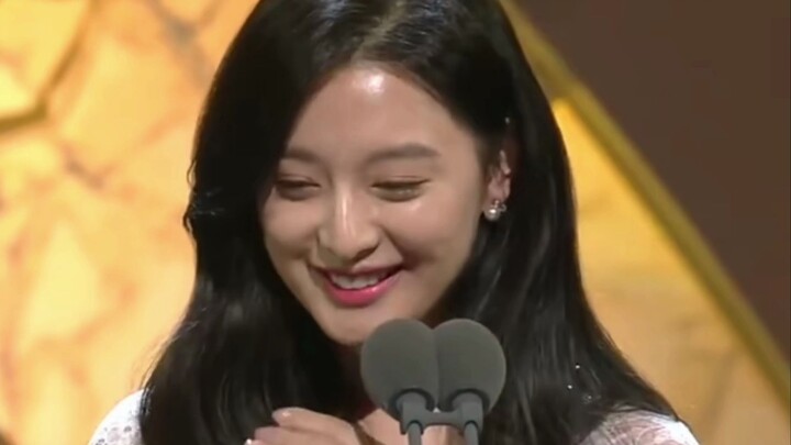 【Kim Ji-won】“Nhìn thấy Kim Ji-won là lại nghĩ đến việc làm nũng à?”