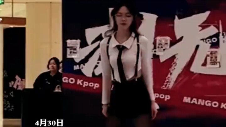 Girls danced girl group dances on the road show. It turns out that the domestic entertainment indust