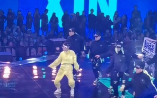 What does it feel like to watch Liu Yuxin dance from the audience?
