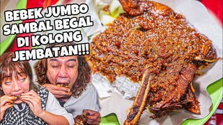 BIAD4B! BEBEK SAMBAL BEGAL CABE MADURA TERSEMBUNYI DI KOLONG JEMBATAN ANGKER!