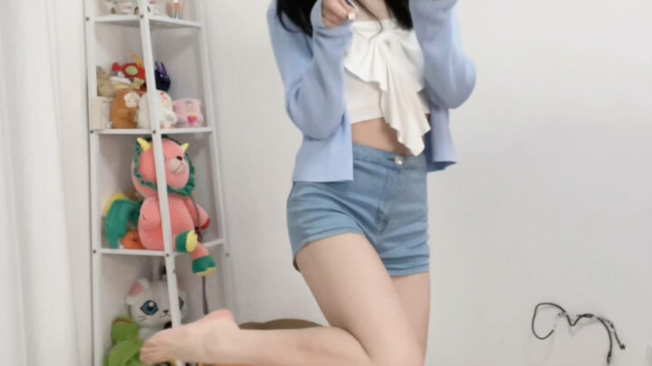 Look at the kitten, not me.