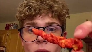 网友展示自己一天之内吃掉的东西，看来他们是真的很爱吃甜食啊~