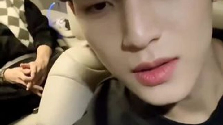 Một số phản ứng của Min Kyu khi bị gọi là “chú”