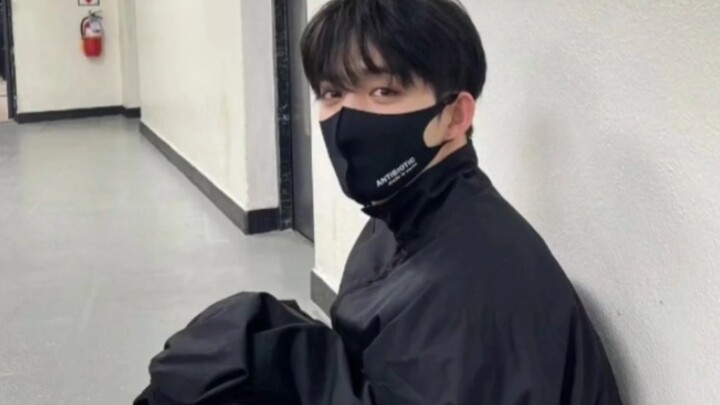 [Choi Seungcheol] That silly, clumsy pig who got mad at his fans for accidentally sending the wrong 