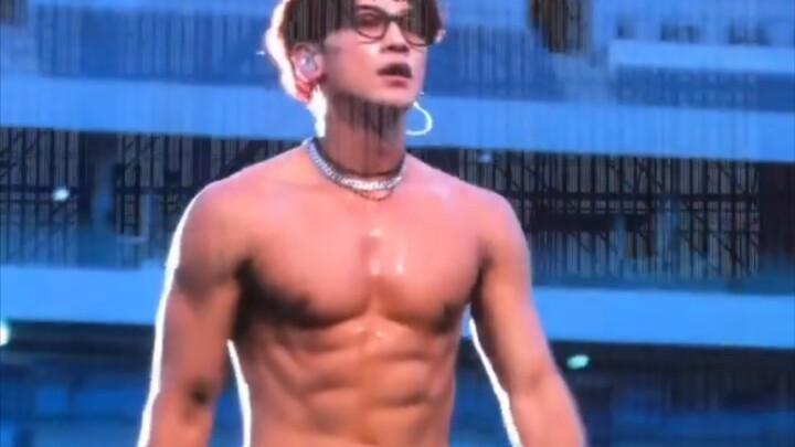 Is this seriously how a 40-year-old man looks???!!!