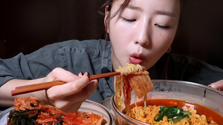 MUKBANG - Ramyeon and Kimchi, eating sound