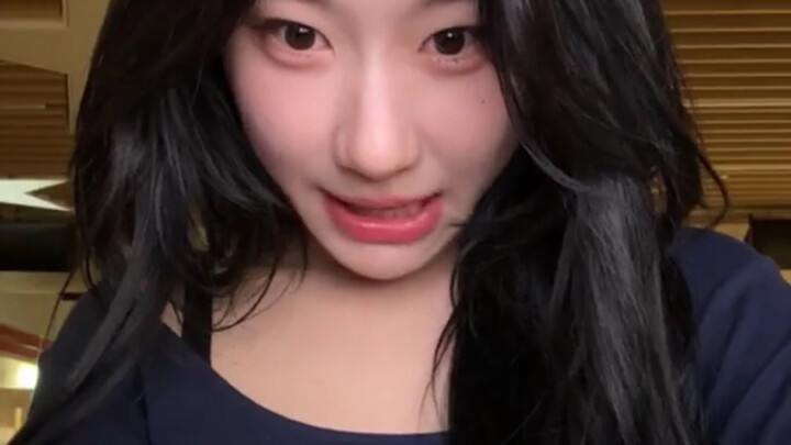 李彩领直播跳舞Russian Roulette