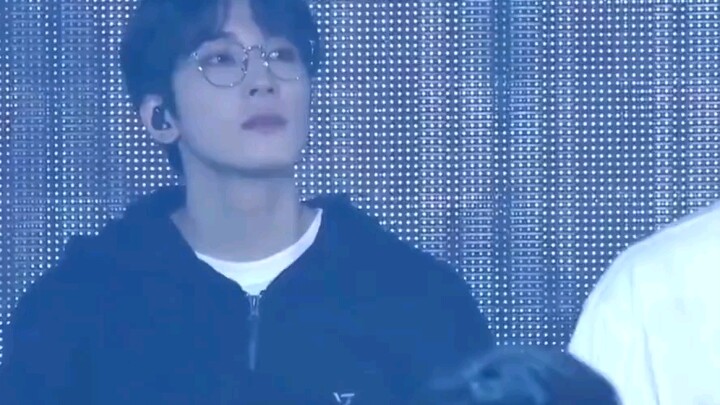 Ssoo-min, who’s always been so considerate of Won-woo’s feelings, saw Won-woo crying and his heart t