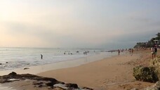 SUNSET TIME AT DREAMLAND BEACH‼️EH DI GANGGU COWOK-COWOK_! 🤬 #bali #beach