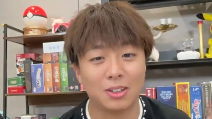 Mỗi tháng Gauss chỉ được hai cái tát làm lương hahaha.