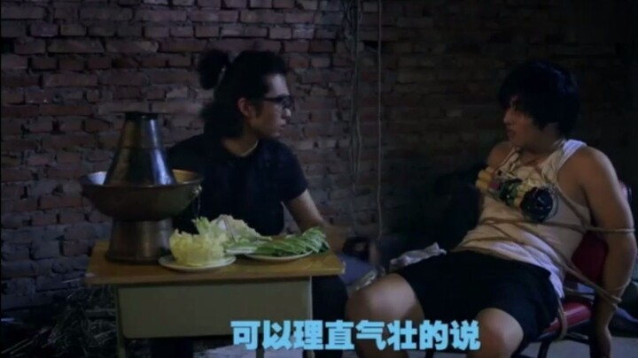 Nama saya Kodak, saya telah diculik, tapi malah ada ahli penjinak bom yang asyik makan hot pot di de