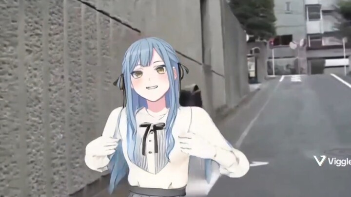 Xiangzi was intercepted by Hatsune on his way home from school.