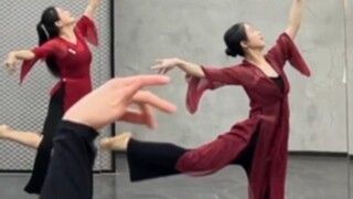 【Bai Xiaobai】Soft Chinese style "The World Is Not Worth It" choreography mirror practice room