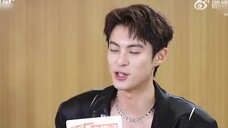 [Wang Hedi|Wawancara] Mengapa harus melepas pakaian saat disiksa?