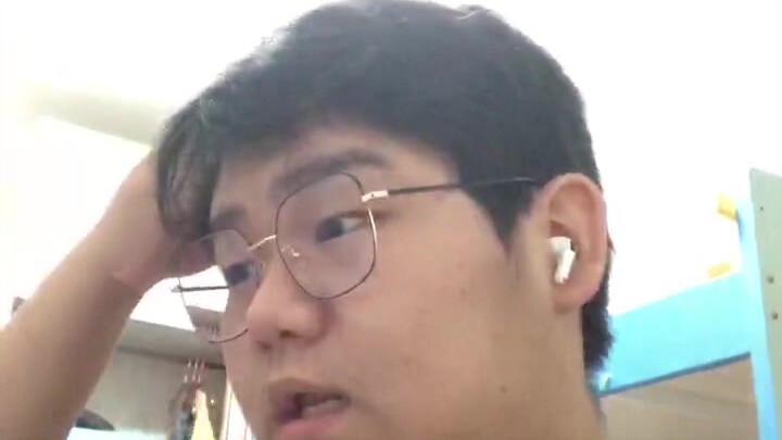 When You Run Into a “English Expert” on TikTok