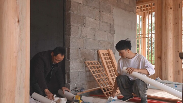 Tập 26: Ngôi nhà gỗ của tôi bắt đầu làm phòng vệ sinh rồi, vừa đánh bóng vừa sơn, cả hai công đoạn đ