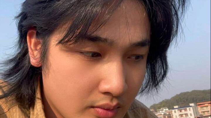 游客不语，只是一味的干农活