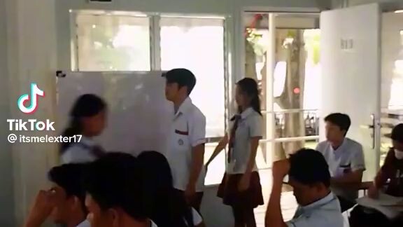 Sana all my confidence umarte sa school..How About me nmn?{•~•}