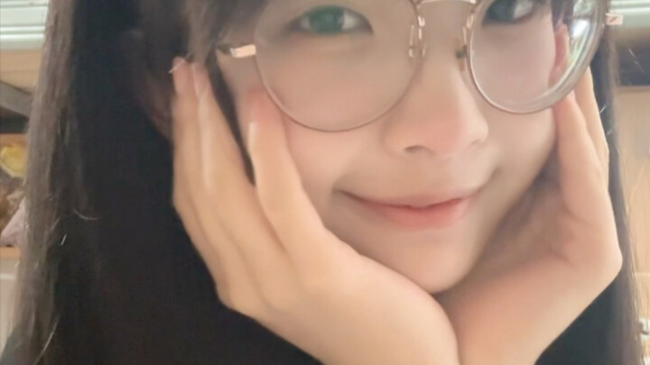 Promise Me a No-Makeup Glasses Video, Baby!