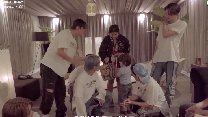 【NCT127】Một nhóm “bố mẹ cưng con” kkk, các chú rất biết cách chọc cười bọn trẻ