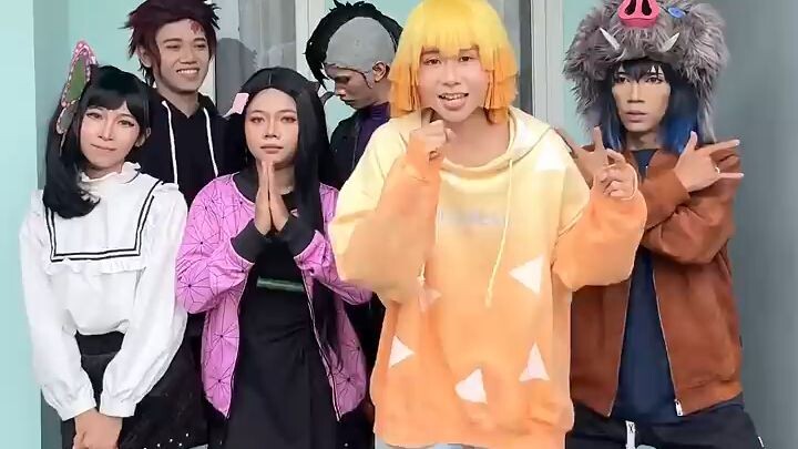 cosplay anime: nyanyi ABSURT