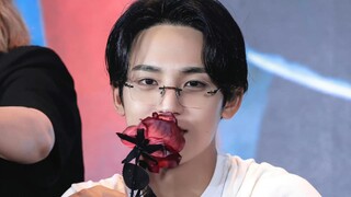 เมื่อคิมมินกยูเห็นซอหมิงหาวสวมผ้าคลุม头