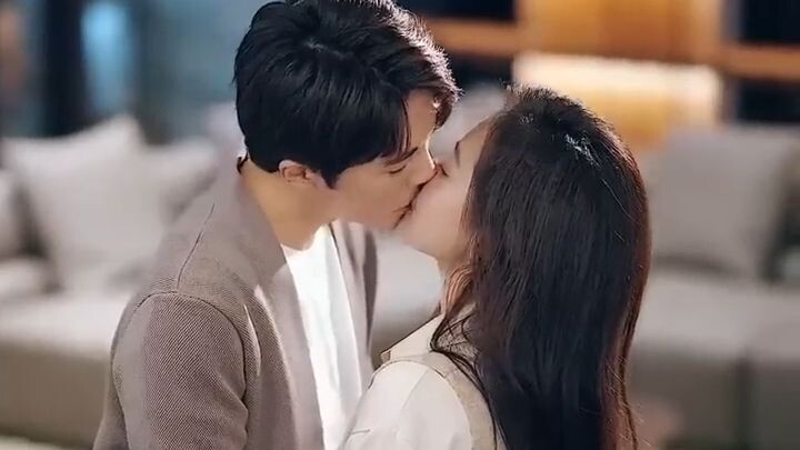 สาวน้อยถูกแฟนหนุ่มทอดทิ้ง แต่ทันใดนั้น CEO หนุ่มหล่อแสนอบอุ่นก็ปรากฏตัวขึ้นเพื่อ