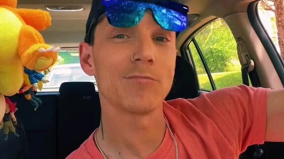 Wag kang sumoko sabay ka lang saagos ng panahon.#keepitup