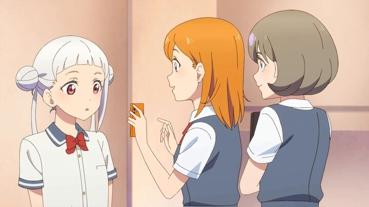 [Twisting] Sumire: You smell like her perfume