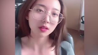 没错，这就是你喜欢眼镜妹妹