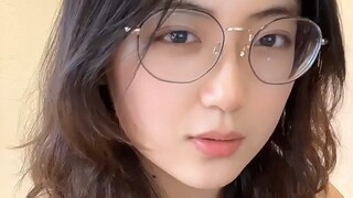 Beberapa merek es krim buatan dalam negeri, tolonglah lakukan pemasaran sedikit!