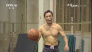 ม้าแก่ยังอยู่ในคอก! จงหนานซานเผยเคล็ดลับสุขภาพ! หุ่นล่ำสันของนักวิชาการวัย 84 ปี โดดเด่นกว่าคนรุ่นให