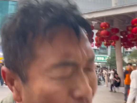 Phiên bản thầy giáo hóa học: Nhảy múa Yunnan