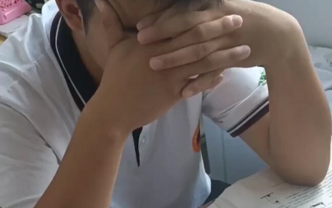 Was it so obvious to sleep in class back then? ?